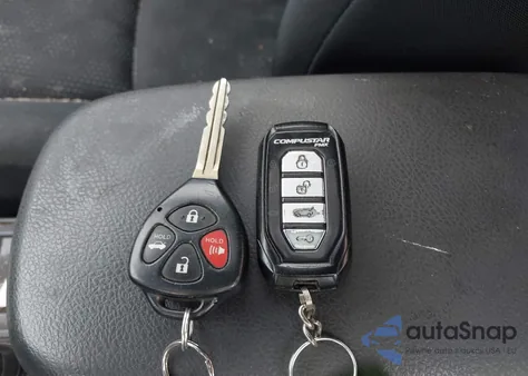 2010 Toyota Corolla S из США, поврежденный, VIN 2T1BU4EE9AC260042